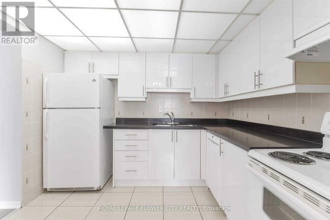 Photo du bâtiment - 115 Hillcrest Ave