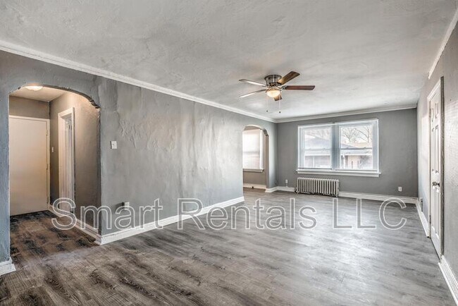 Building Photo - 807 Clara Ave