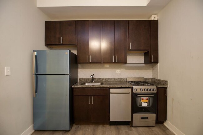 Building Photo - 4856 N Damen Ave