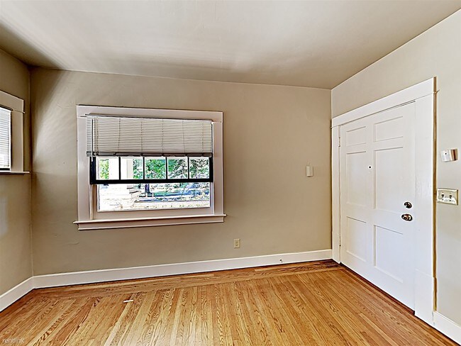 Building Photo - 1 br, 1 bath  - 3435 J St Apt 4