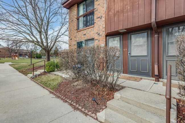 Building Photo - 9082 N Park Plaza Ct