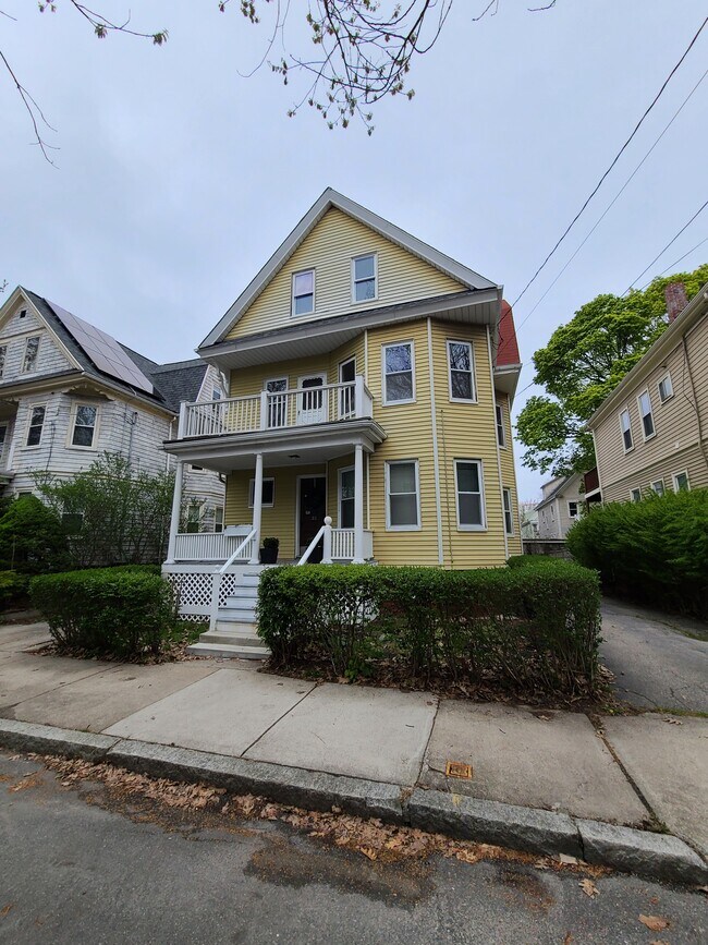 Building Photo - 31 Spencer Ave