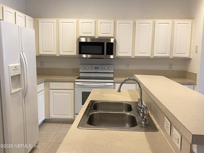 Building Photo - 4838 Parkhurst Pl