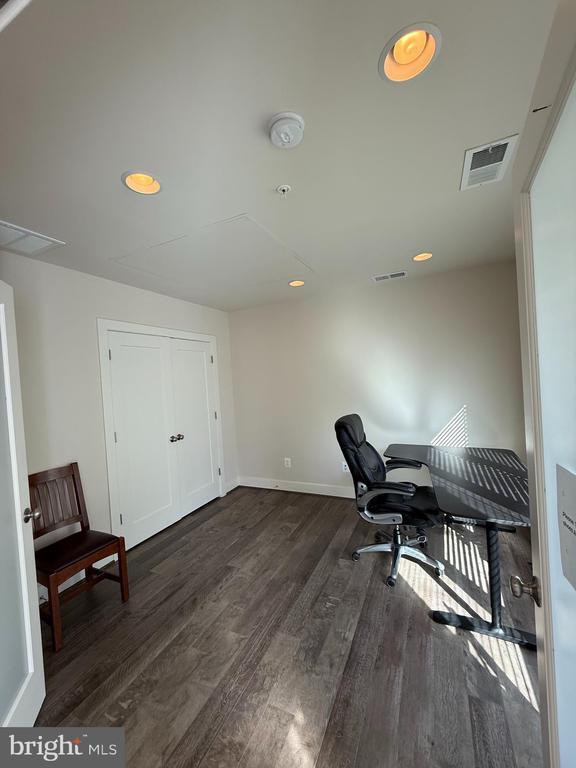 Foto del edificio - 6611 Eames Wy