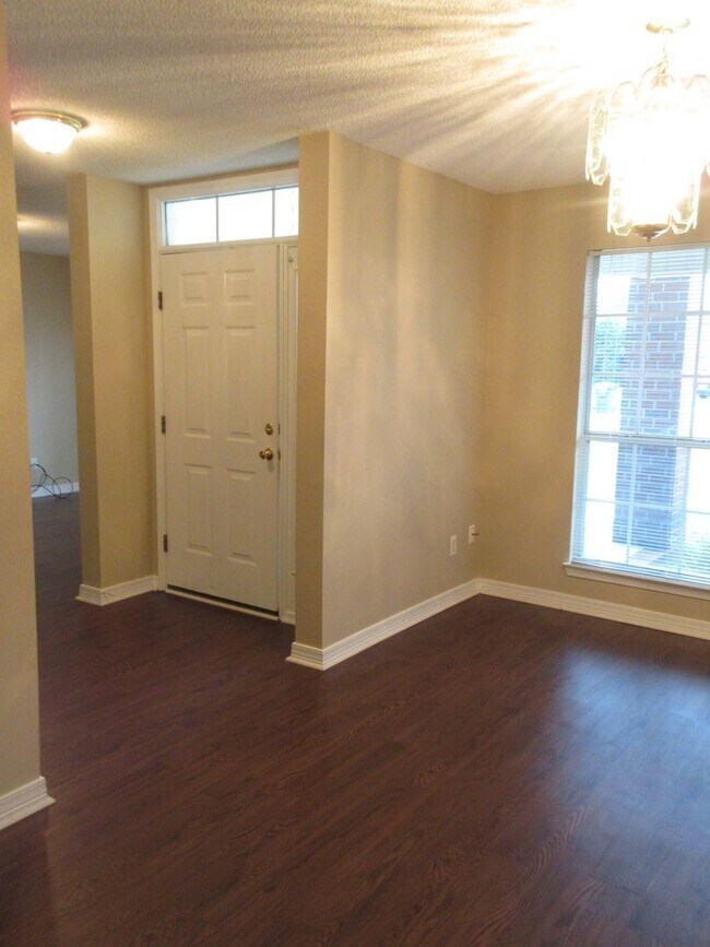 Building Photo - Great 4 Bedroom in Pace