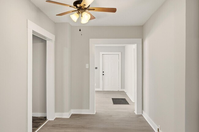 Foto del edificio - 5225 Central Ave