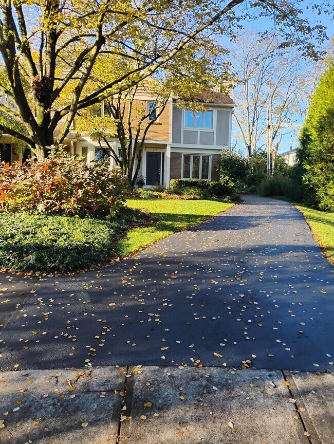 Foto del edificio - 339 Clover Ln