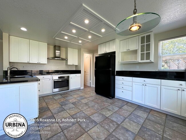 Building Photo - Beautifully Updated 4-Bedroom Home in Prim...