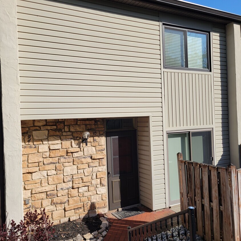 Primary Photo - 10 Centennial Ridge Dr