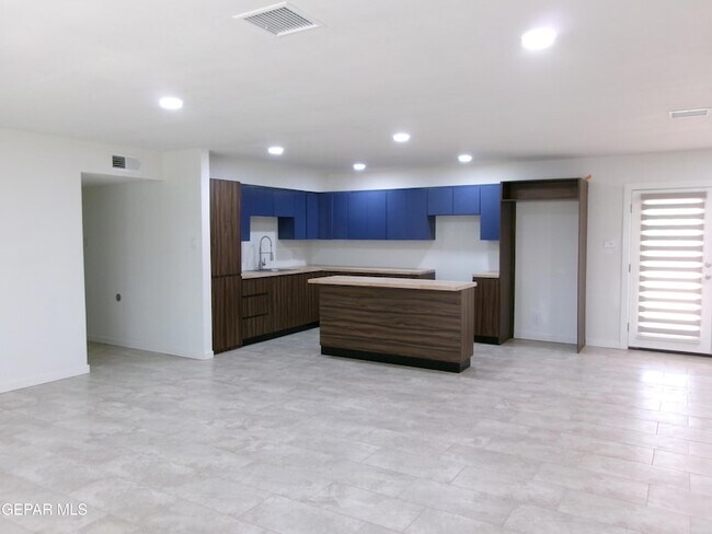 Foto del edificio - 6253 Dew Dr