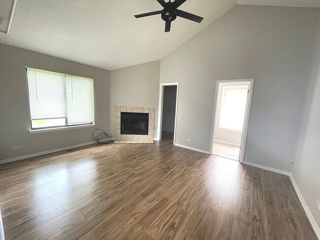 Building Photo - 3064 Long Grove Ln