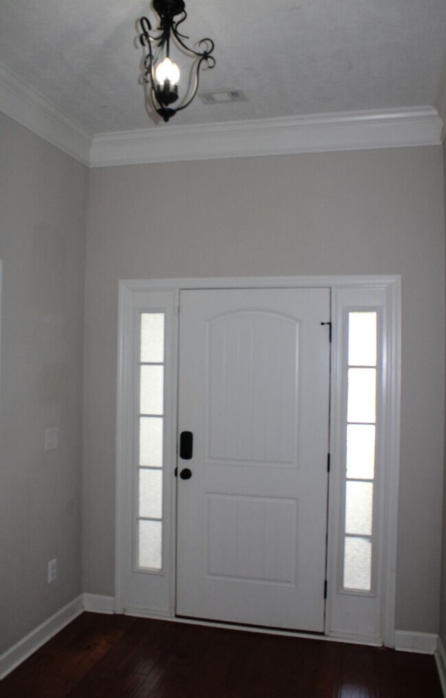 Foto del edificio - 7105 Summerton Dr