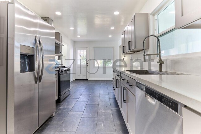 Foto del edificio - 1410 Central Ave