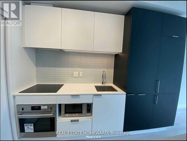 Photo du bâtiment - 33 Helendale Ave