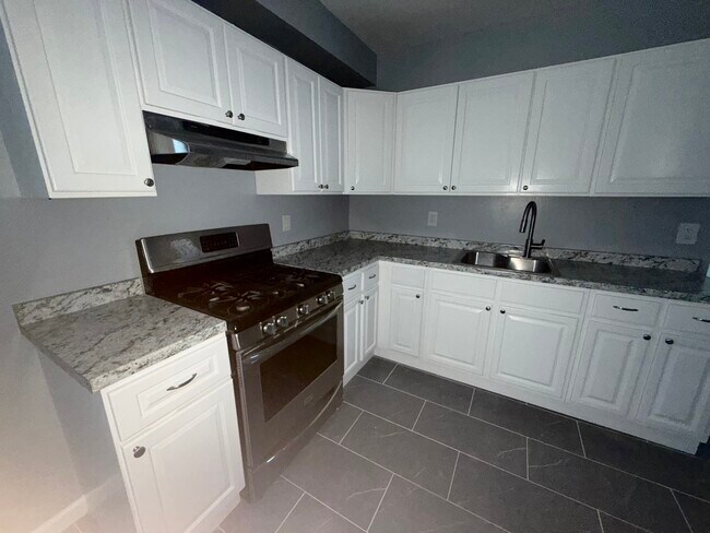 Kitchen - 52 Murray Ave