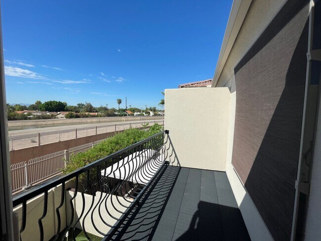 Foto del edificio - Beautiful Furnished 2 Bd/2.5 Ba/2 CG - CAL...