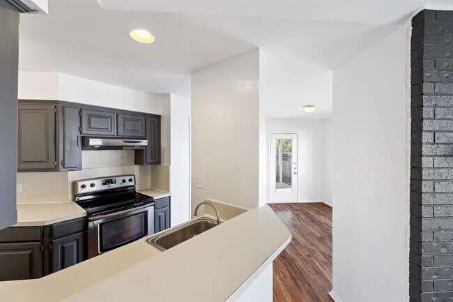Building Photo - 2544 Indigo Ln
