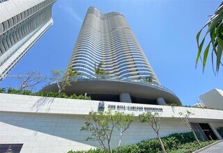 Building Photo - 15701 Collins Ave