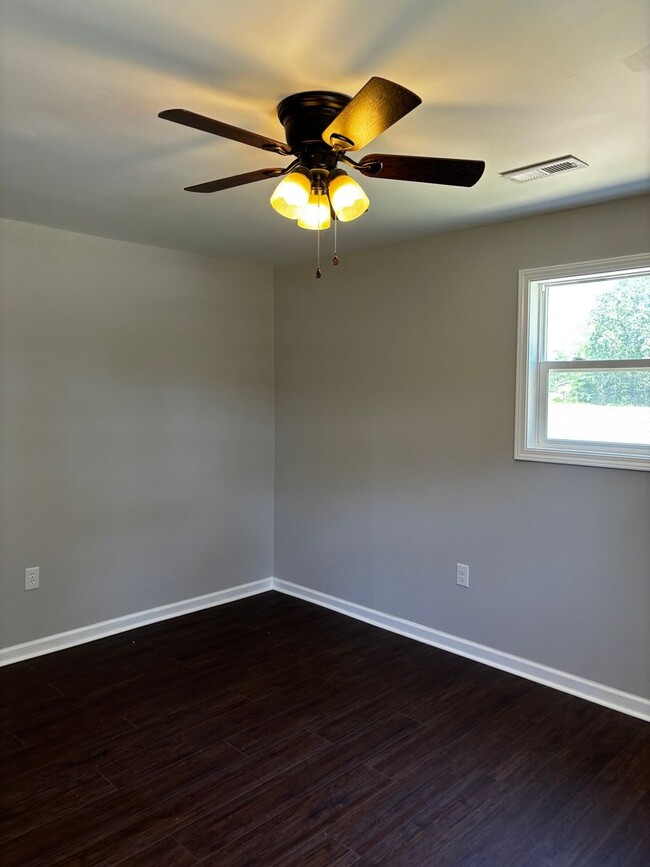 Foto del edificio - Remodeled Brick Ranch Home