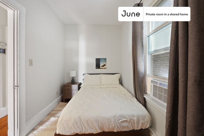 Building Photo - Room in Shared 4 bed/1 bath home