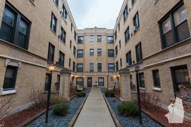 Building Photo - 2840 N Orchard St