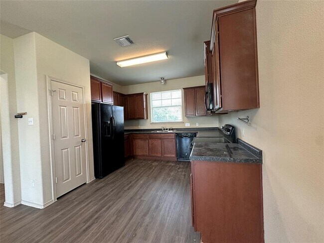 Building Photo - 208 Azurite Dr