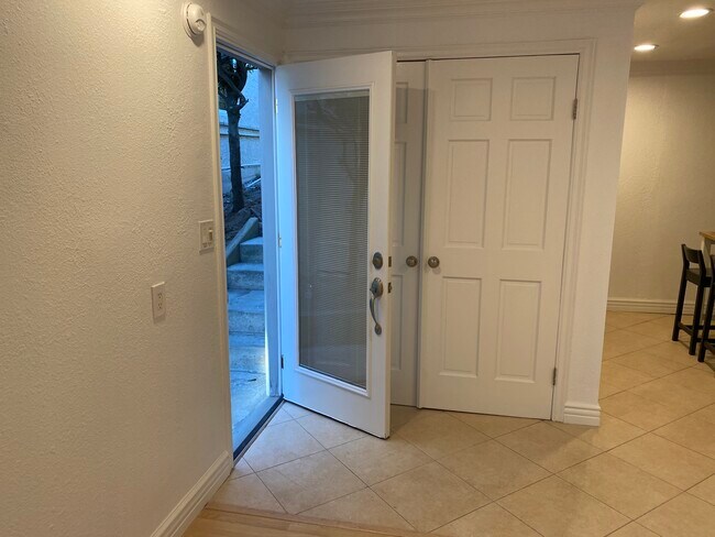 Front Door Entrance - 654 Manhattan Beach Blvd