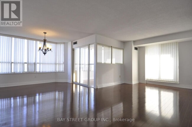 Building Photo - 400 Webb Dr