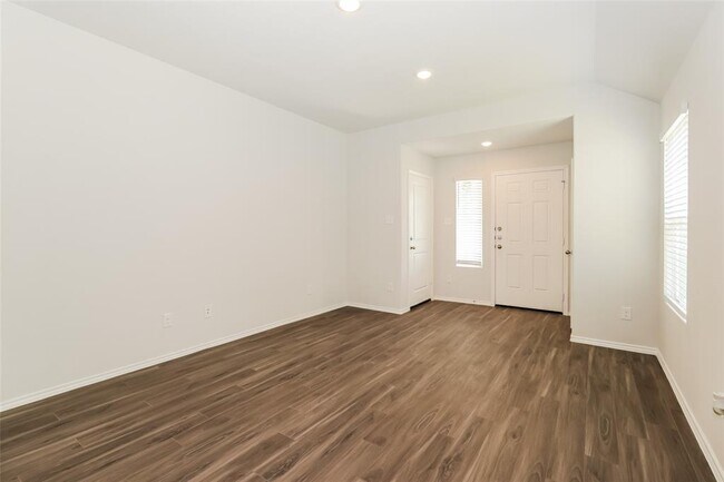 Building Photo - 2851 Briggs Dr