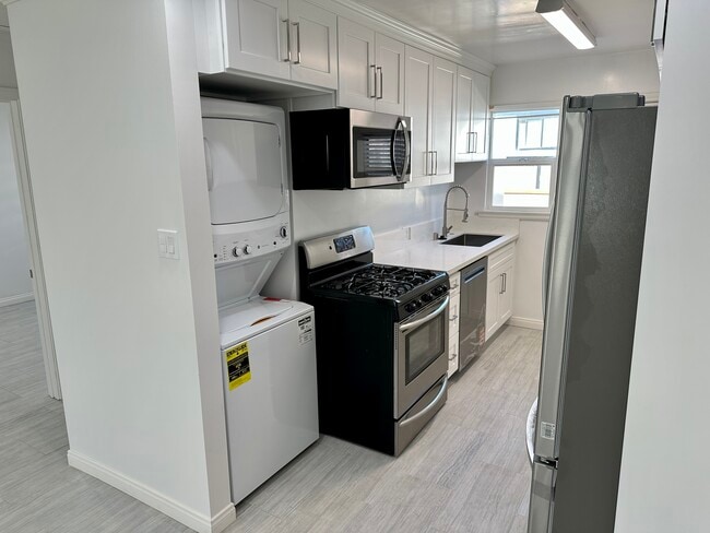 Foto del edificio - 2666 N Frederic St