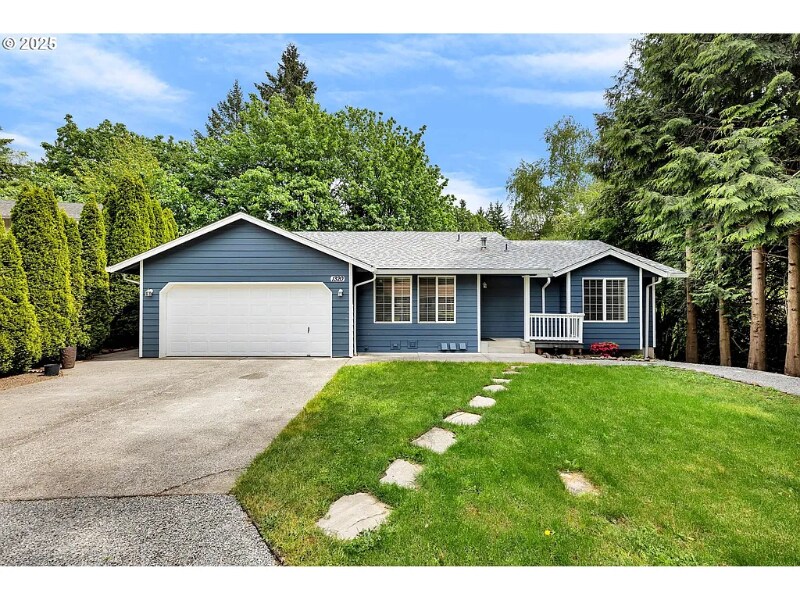 Primary Photo - 1320 NW Maple Ln