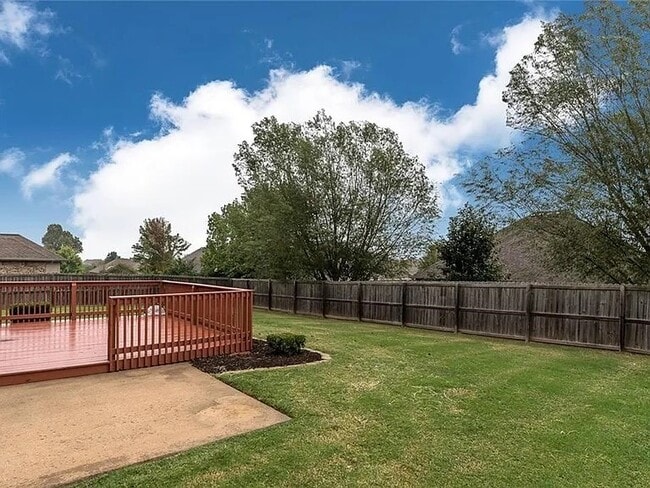 Foto del edificio - 1588 N Hazeltine Dr