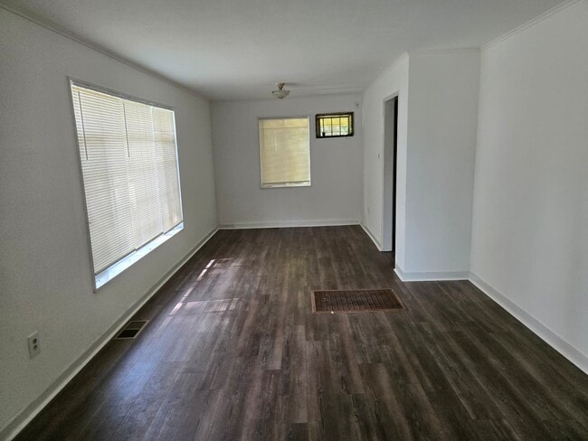 Foto del edificio - 2826 Oak Forest Dr