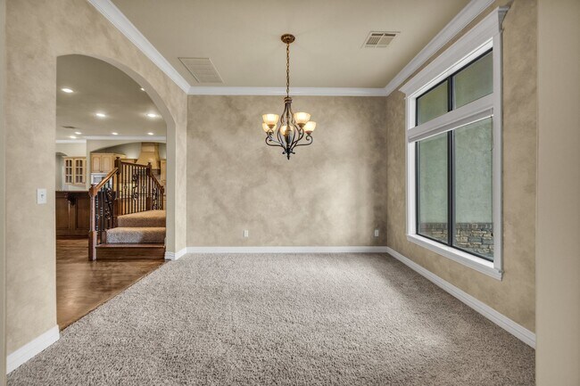 Foto del edificio - Executive home on double lot in beautiful Enclave at Harvard Ponds.