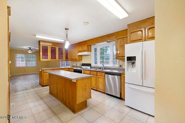 Building Photo - 403 Maple St