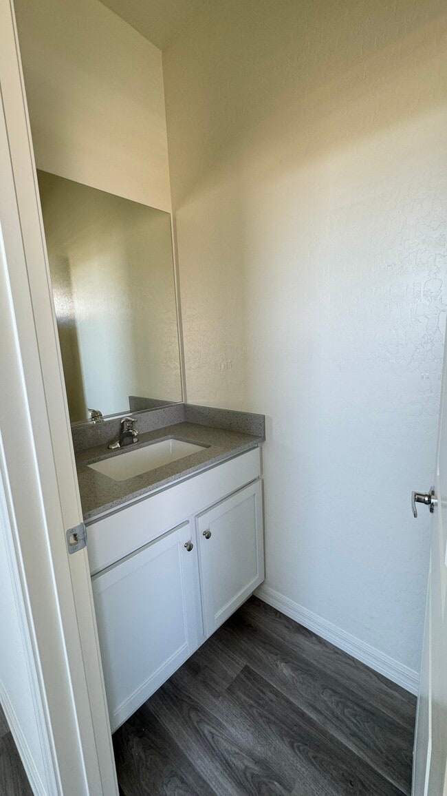 Building Photo - 1659 Luna Clf Ave