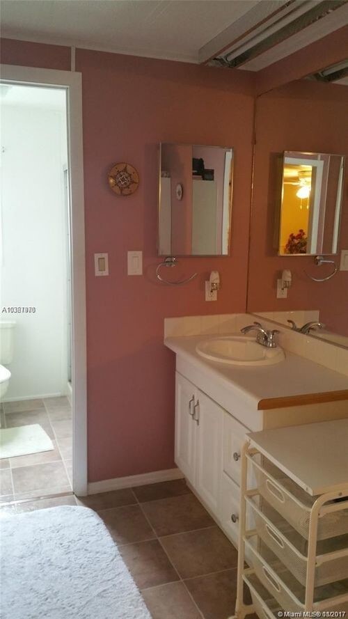 Foto del edificio - 5092 SW 24th Ave