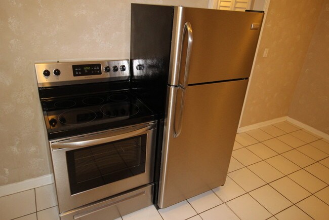 Stainless Appliances - 2660 Gale Ct