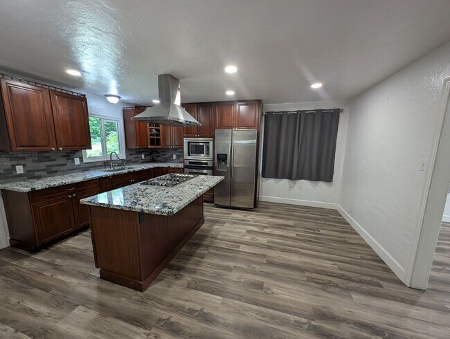 Foto del edificio - Single Family Home in Anderson off Deschutes and Balls Ferry Rd.
