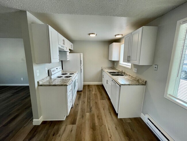 Foto del edificio - Beautifully Remodeled Ground-Level 2-Bedroom!