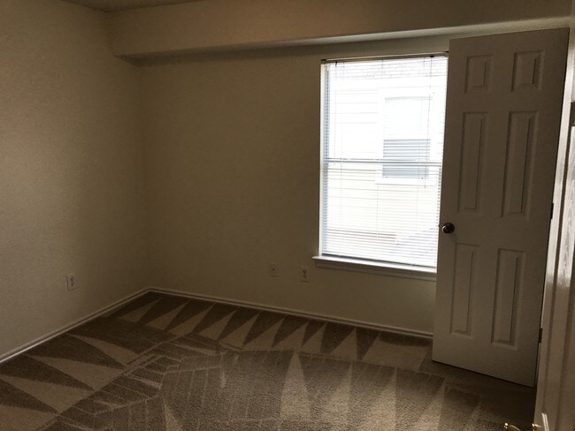 Foto del edificio - 12475 Saratoga Woods Ln