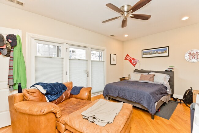 Foto del edificio - 2414 W Moffat St
