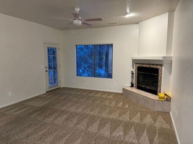 Building Photo - 4964 Summit Cir