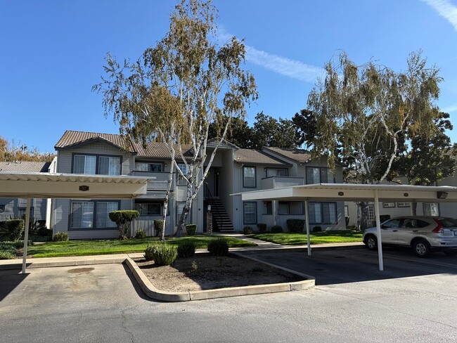 Foto del edificio - Parkview Condo close to shopping & Freeway!