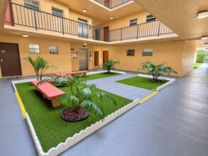 Building Photo - 13707 Kendale Lakes Cir