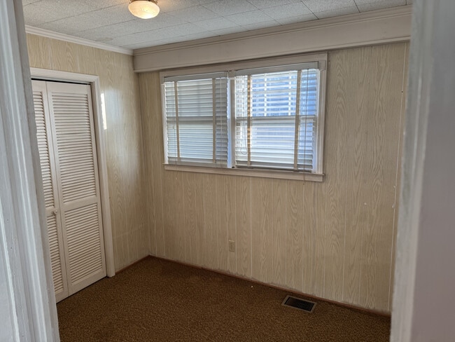 Foto del edificio - 14 Sulphur Springs Rd