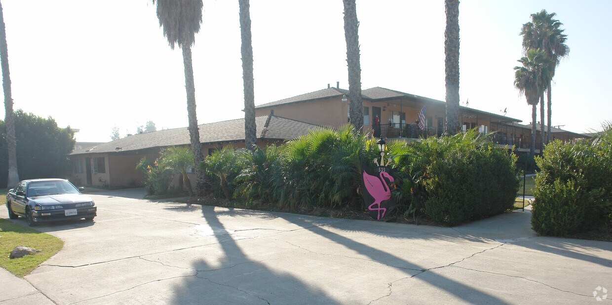 Building Photo - King Flamingo Apartments