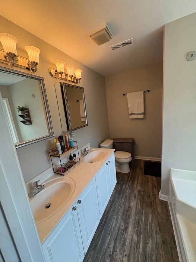 Foto del edificio - 7640 Katherine Dr