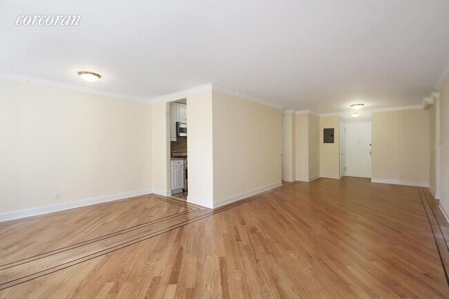 Building Photo - 215 E 80th St