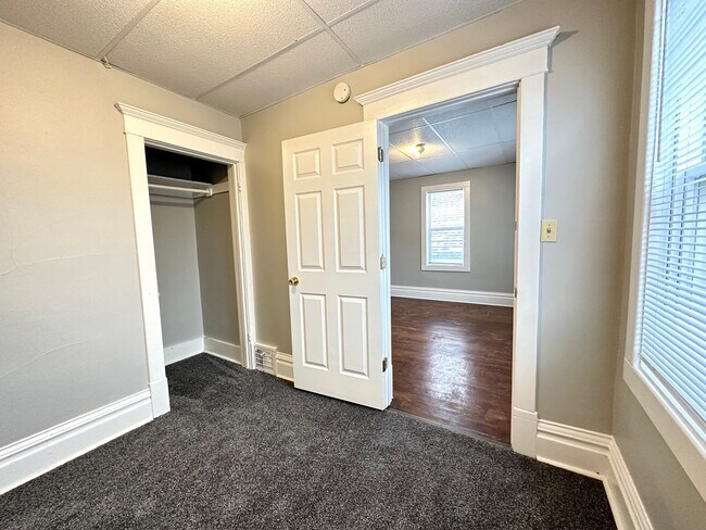 Foto del edificio - 422 N 27th Ave W